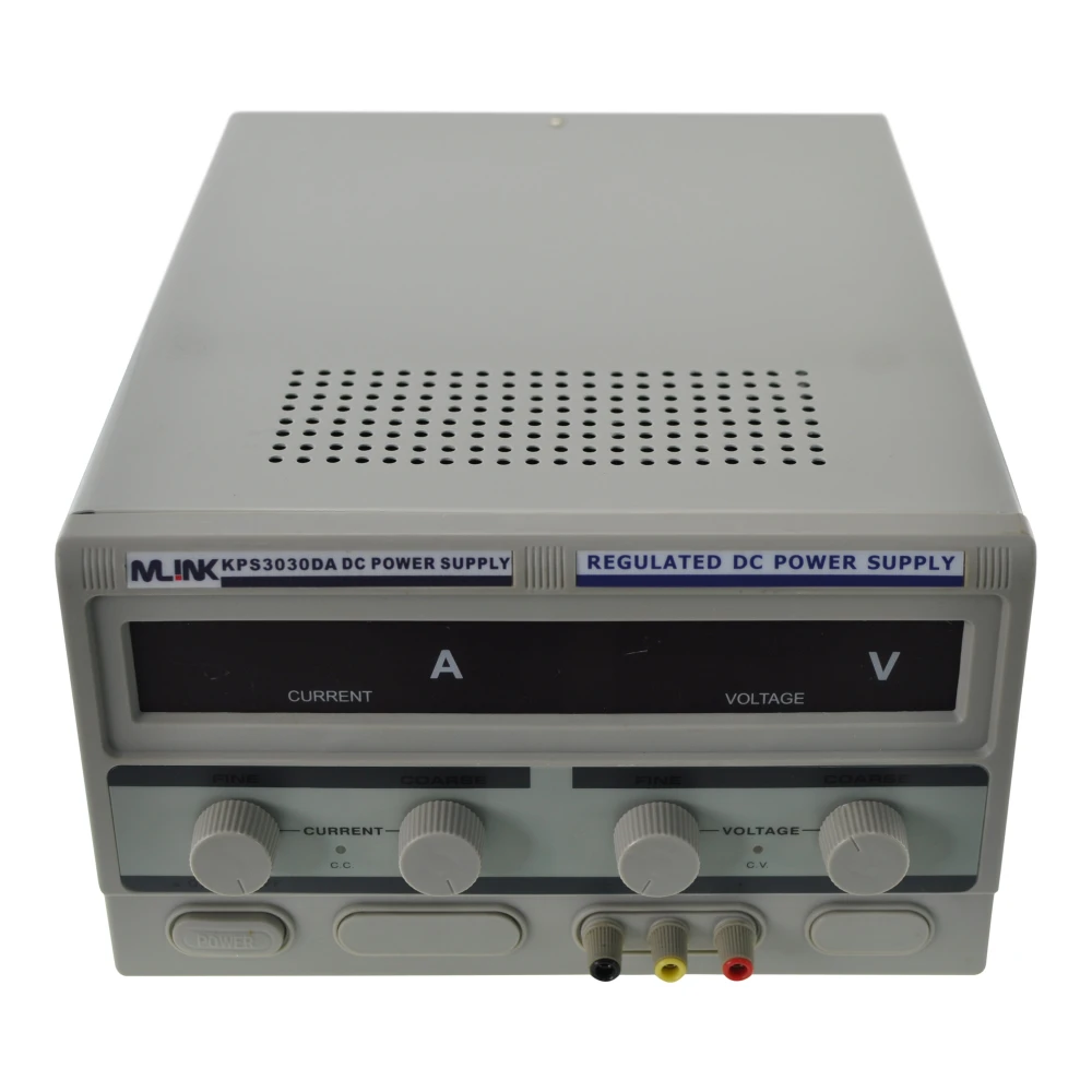 Fuente alimentación Mlink KPS3030DA en entorno de laboratorio electrónico