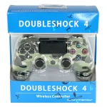 Mando compatible PS4 camuflaje inalámbrico DoubleShock 4 en mano